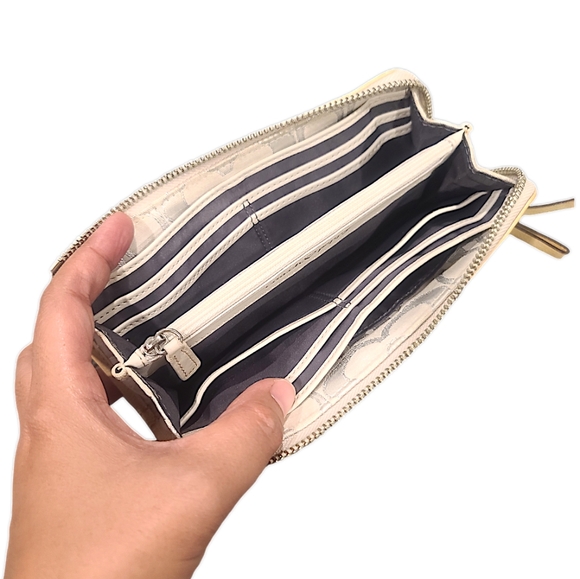 Coach Poppy Wallet - Picture 3 of 15